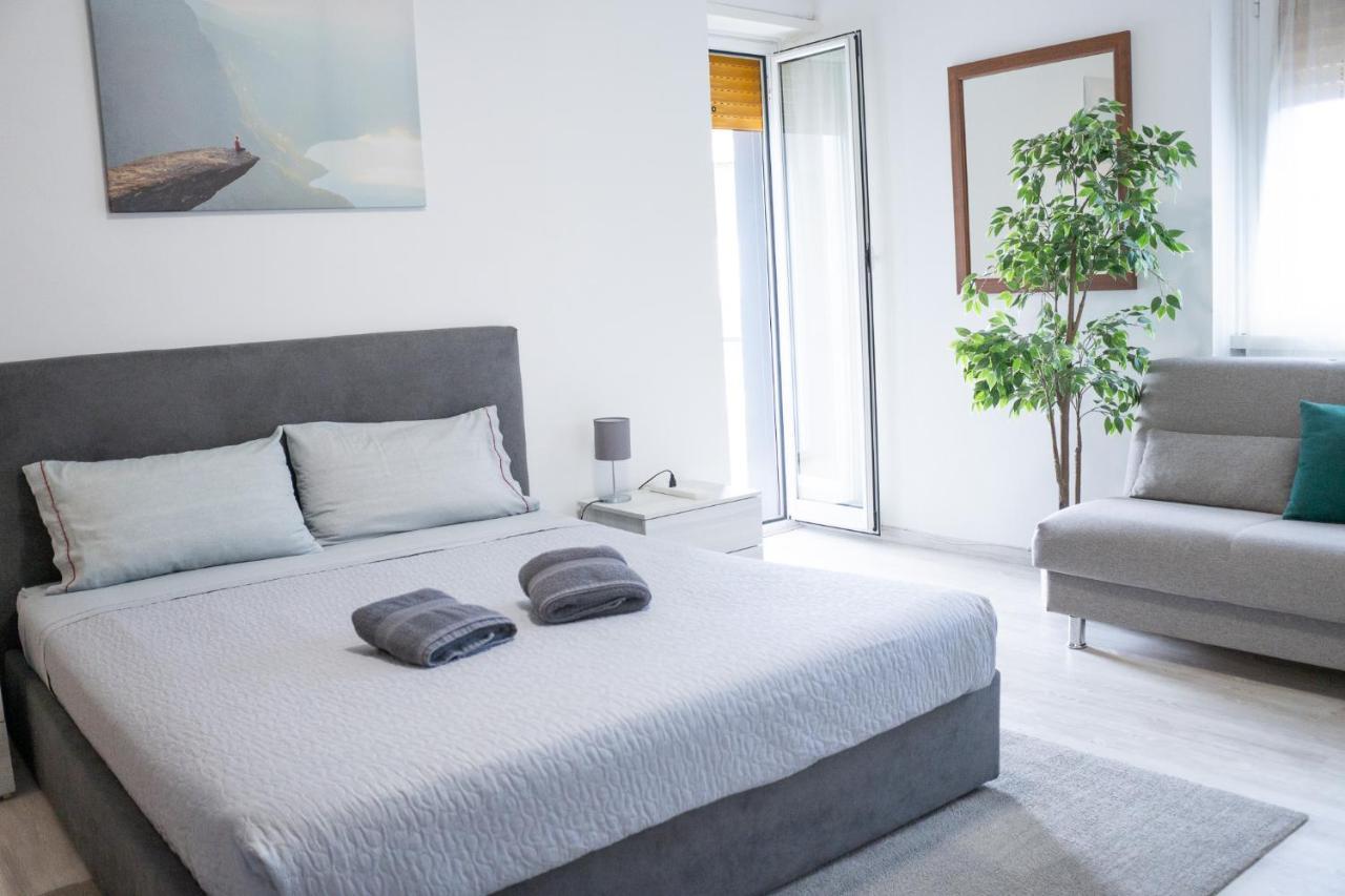 Nonna Pina Guest House Moderno Appartamento Vicino Metro AWifi,Netflix 로마 외부 사진